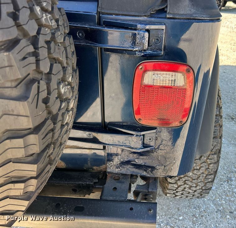 image for item EK8060 2004 Jeep Wrangler X SUV