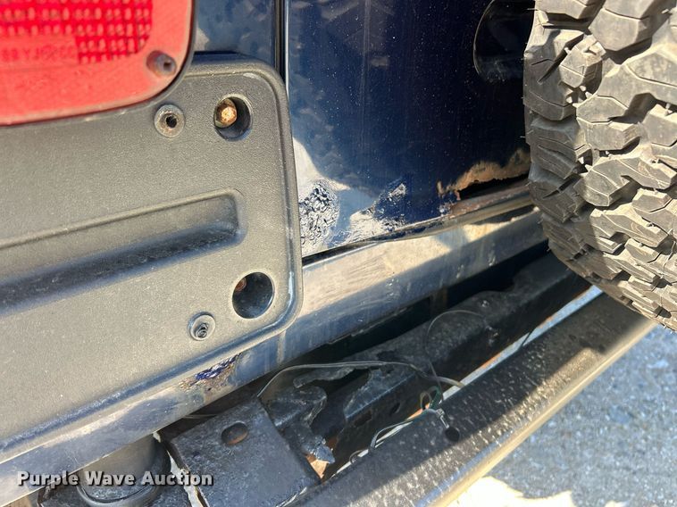 image for item EK8060 2004 Jeep Wrangler X SUV