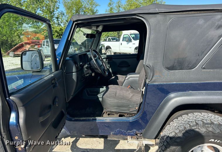 image for item EK8060 2004 Jeep Wrangler X SUV