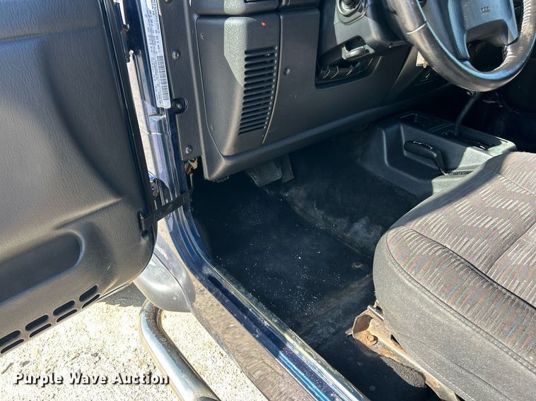 image for item EK8060 2004 Jeep Wrangler X SUV