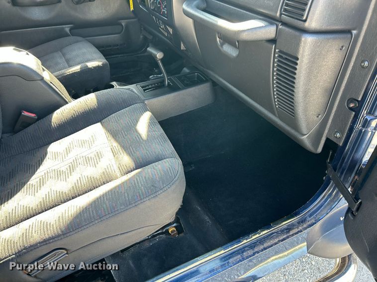 image for item EK8060 2004 Jeep Wrangler X SUV