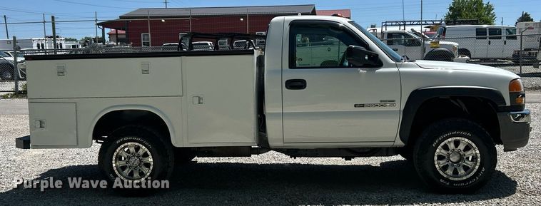 image for item EK8064 2007 GMC Sierra 2500 HD utility bed pickup truck