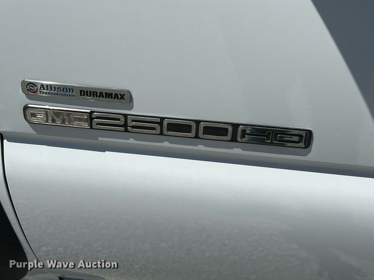 image for item EK8064 2007 GMC Sierra 2500 HD utility bed pickup truck