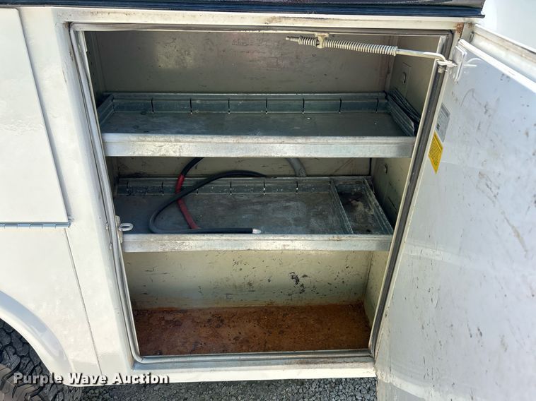 image for item EK8064 2007 GMC Sierra 2500 HD utility bed pickup truck