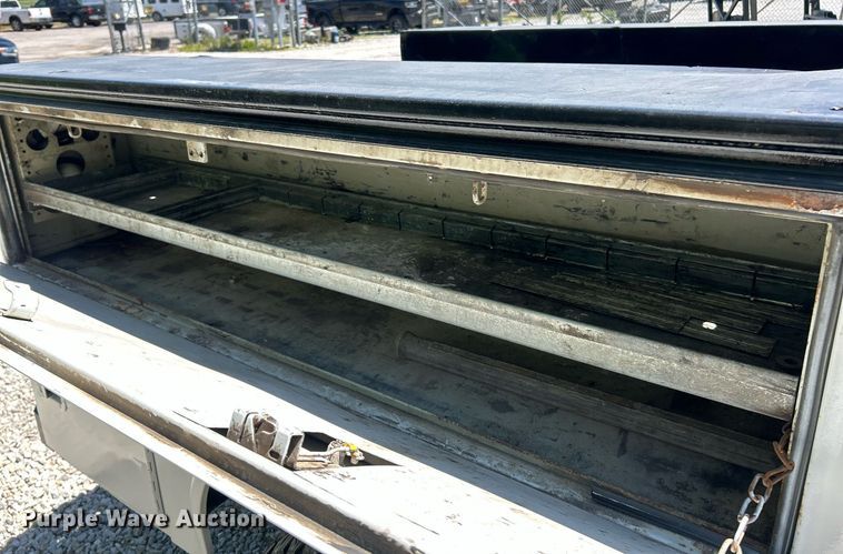 image for item EK8064 2007 GMC Sierra 2500 HD utility bed pickup truck