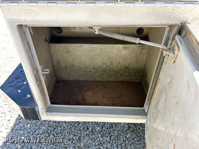 image for item EK8064 2007 GMC Sierra 2500 HD utility bed pickup truck