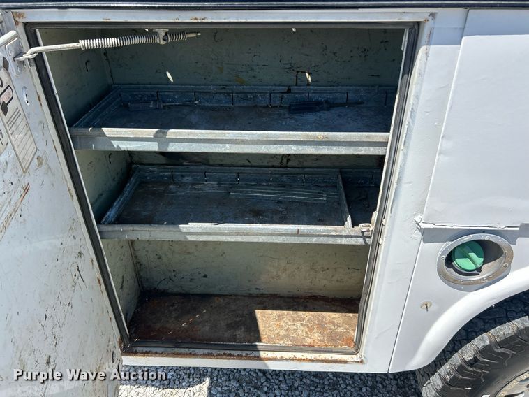 image for item EK8064 2007 GMC Sierra 2500 HD utility bed pickup truck