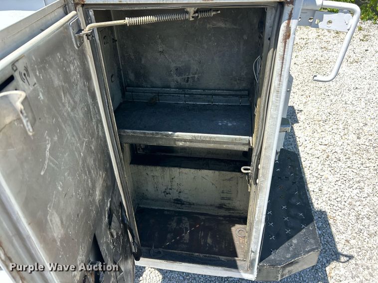 image for item EK8064 2007 GMC Sierra 2500 HD utility bed pickup truck