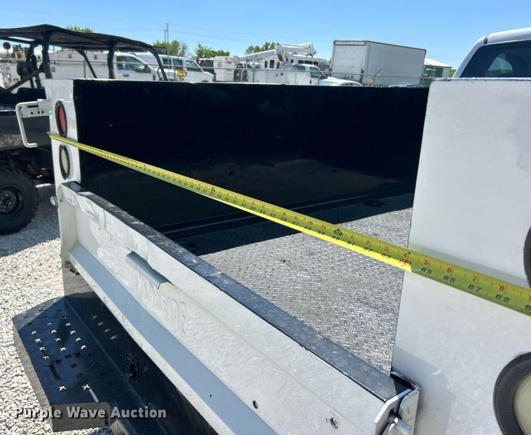 image for item EK8064 2007 GMC Sierra 2500 HD utility bed pickup truck