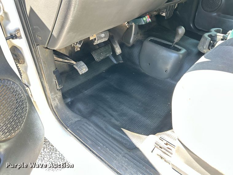 image for item EK8064 2007 GMC Sierra 2500 HD utility bed pickup truck