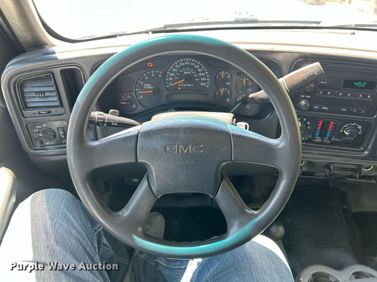 image for item EK8064 2007 GMC Sierra 2500 HD utility bed pickup truck