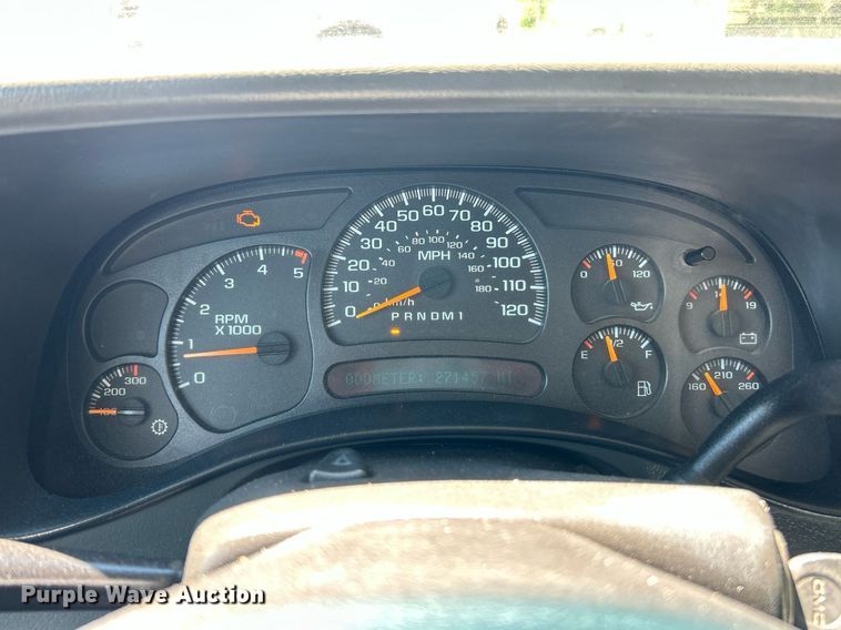 image for item EK8064 2007 GMC Sierra 2500 HD utility bed pickup truck