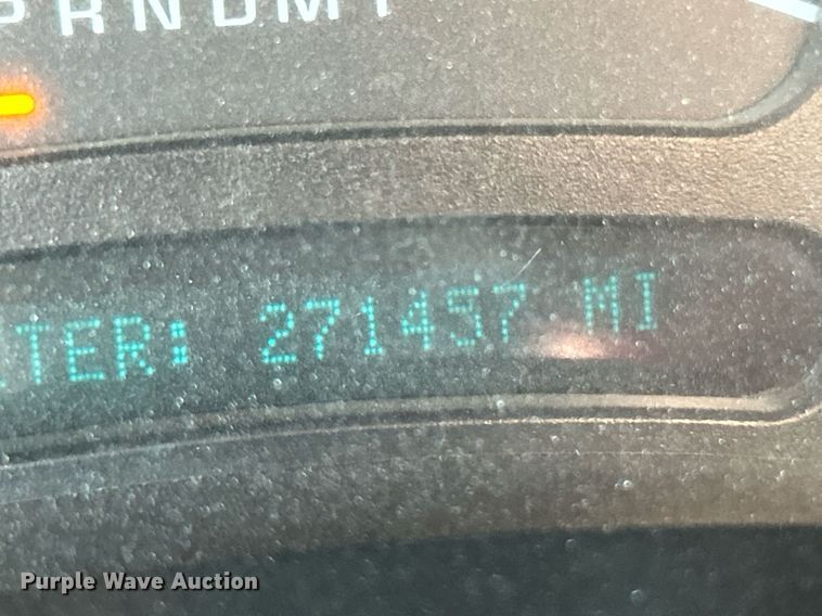 image for item EK8064 2007 GMC Sierra 2500 HD utility bed pickup truck