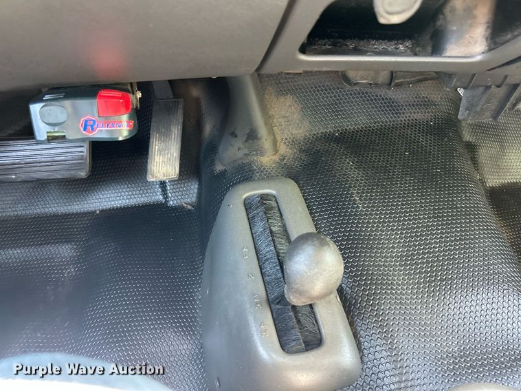 image for item EK8064 2007 GMC Sierra 2500 HD utility bed pickup truck