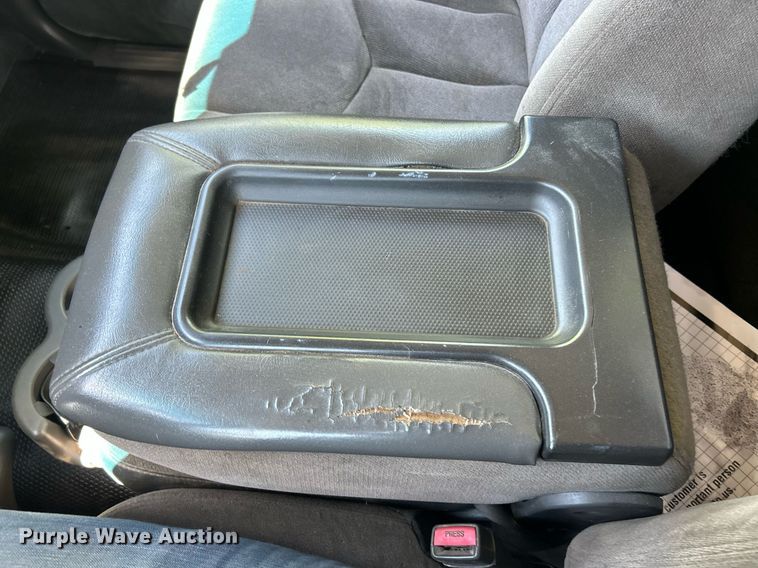 image for item EK8064 2007 GMC Sierra 2500 HD utility bed pickup truck