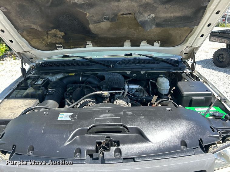 image for item EK8064 2007 GMC Sierra 2500 HD utility bed pickup truck