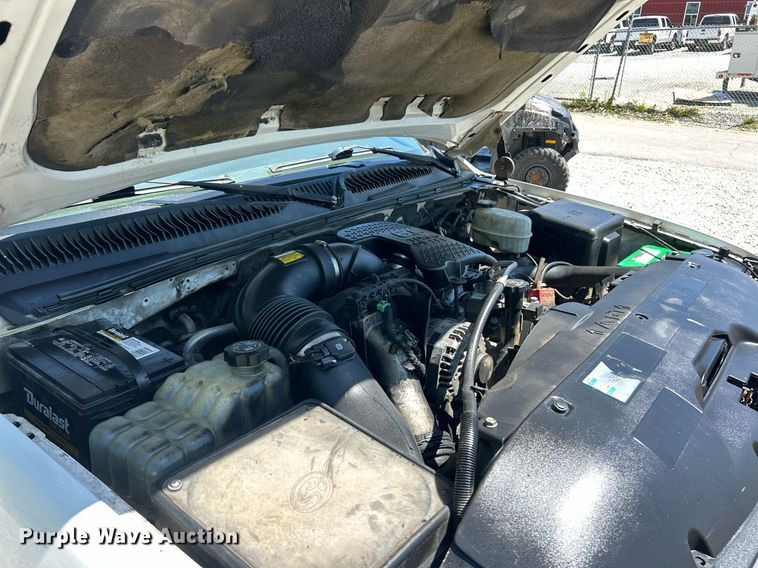 image for item EK8064 2007 GMC Sierra 2500 HD utility bed pickup truck