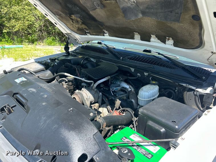 image for item EK8064 2007 GMC Sierra 2500 HD utility bed pickup truck