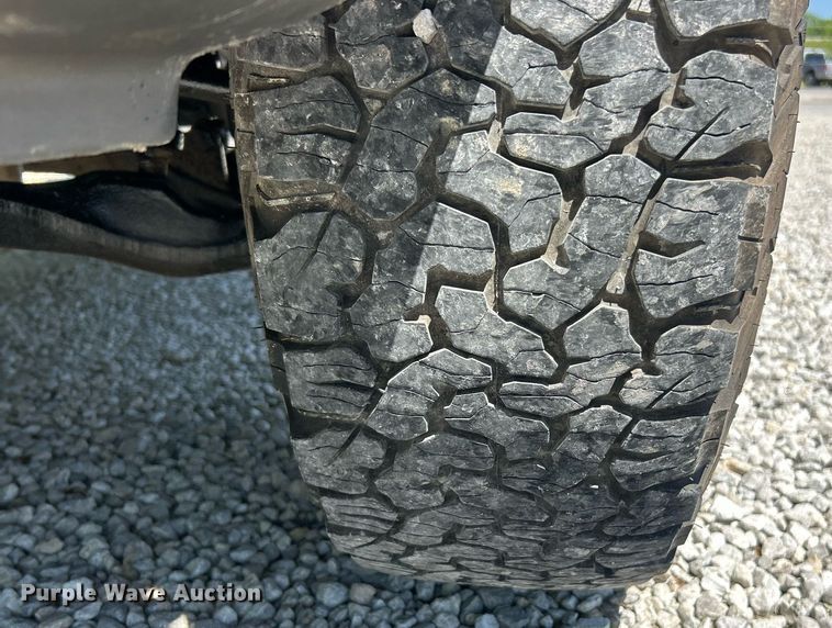 image for item EK8064 2007 GMC Sierra 2500 HD utility bed pickup truck