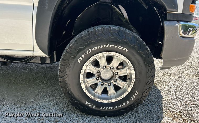 image for item EK8064 2007 GMC Sierra 2500 HD utility bed pickup truck