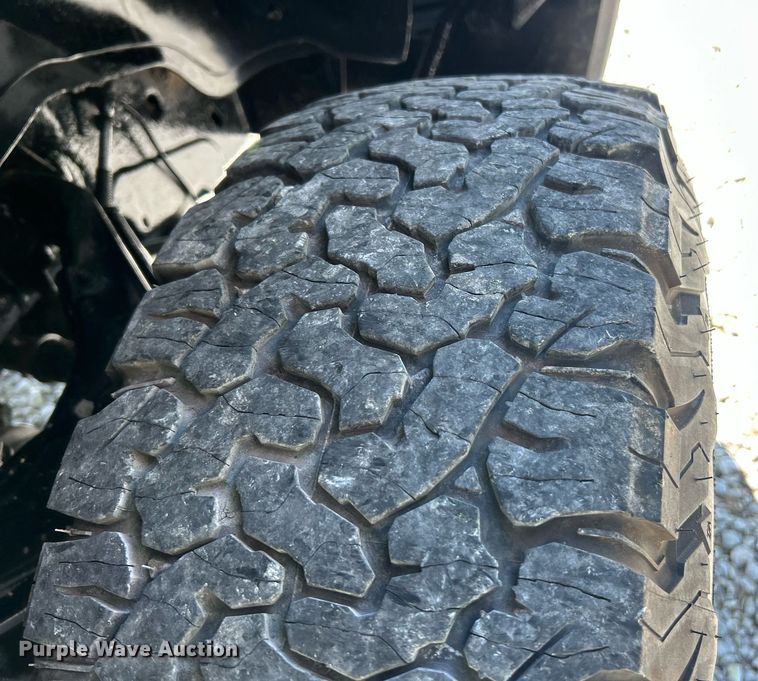 image for item EK8064 2007 GMC Sierra 2500 HD utility bed pickup truck