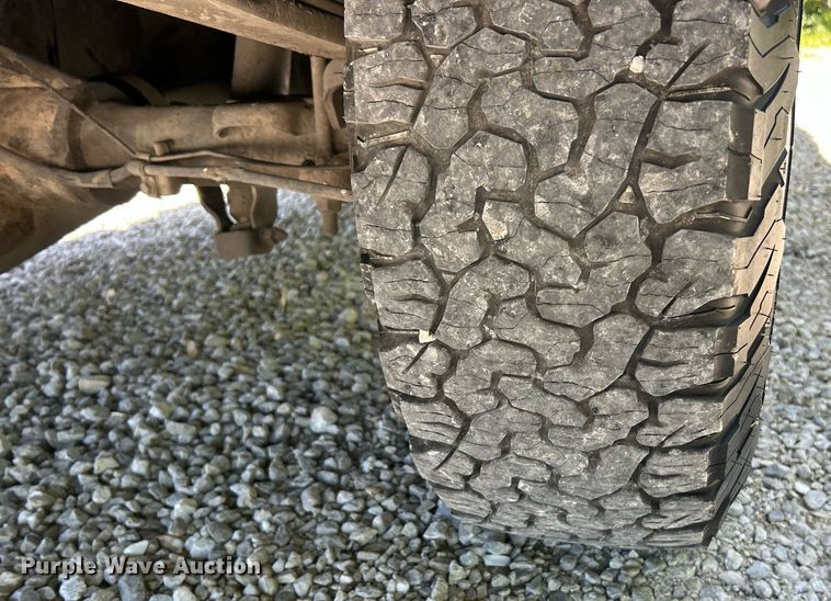 image for item EK8064 2007 GMC Sierra 2500 HD utility bed pickup truck