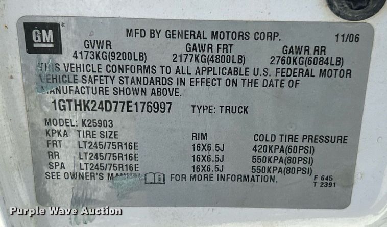 image for item EK8064 2007 GMC Sierra 2500 HD utility bed pickup truck