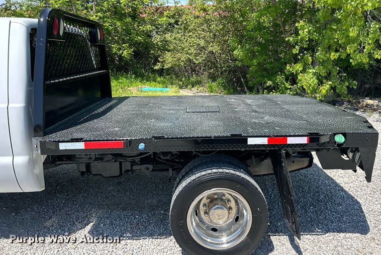 image for item EK8065 2011 Ford F550 Super Duty XLT  flatbed truck