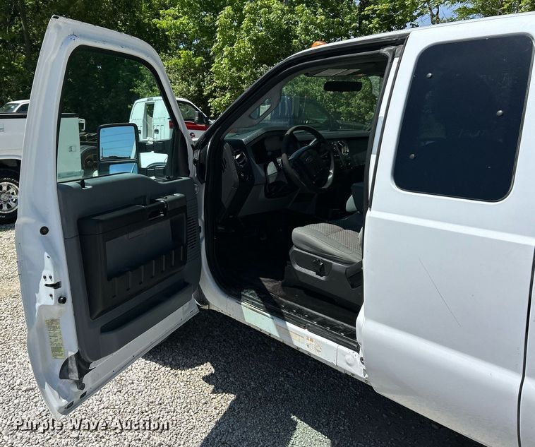 image for item EK8065 2011 Ford F550 Super Duty XLT  flatbed truck