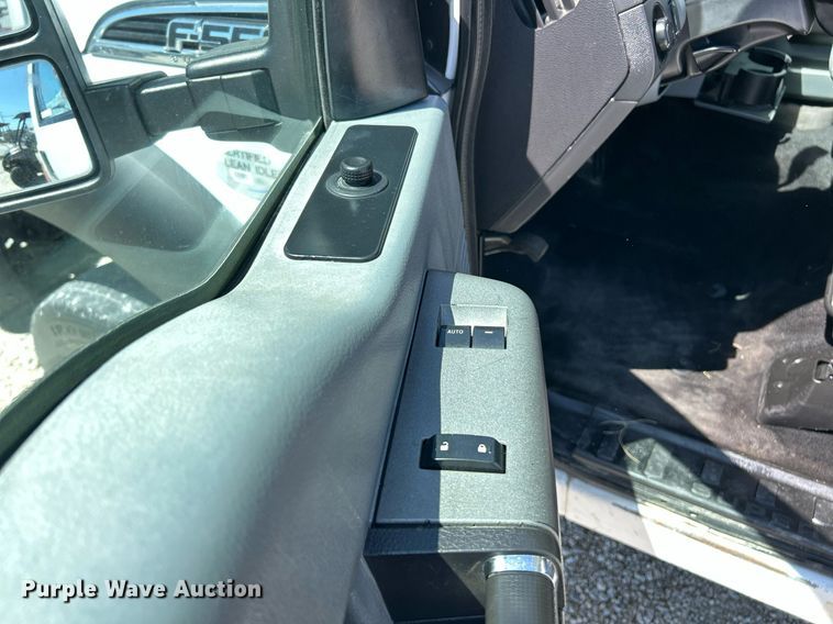 image for item EK8065 2011 Ford F550 Super Duty XLT  flatbed truck