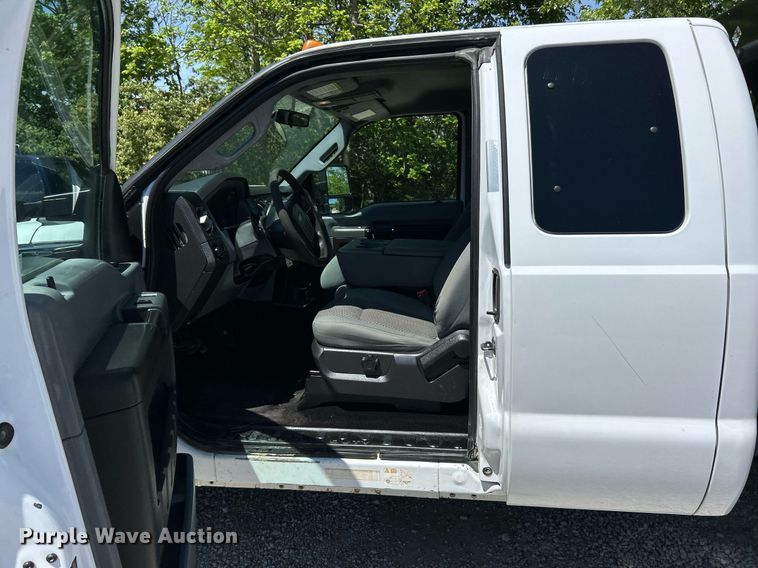 image for item EK8065 2011 Ford F550 Super Duty XLT  flatbed truck