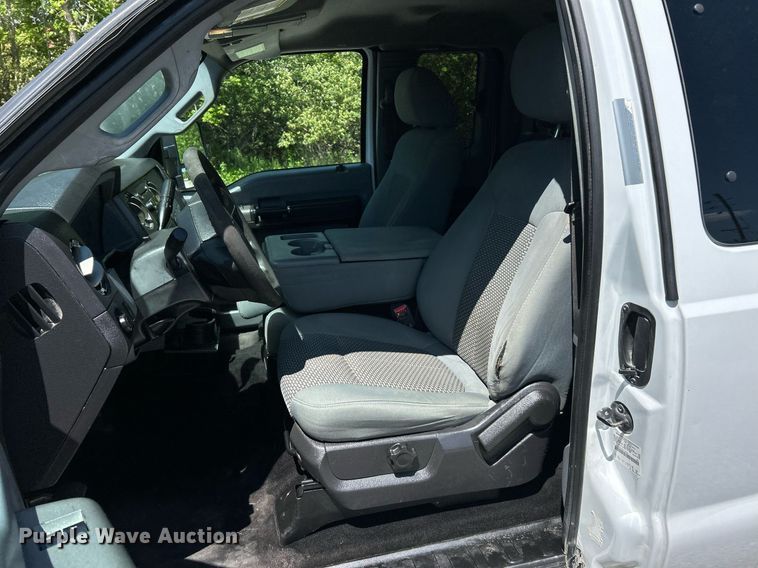 image for item EK8065 2011 Ford F550 Super Duty XLT  flatbed truck