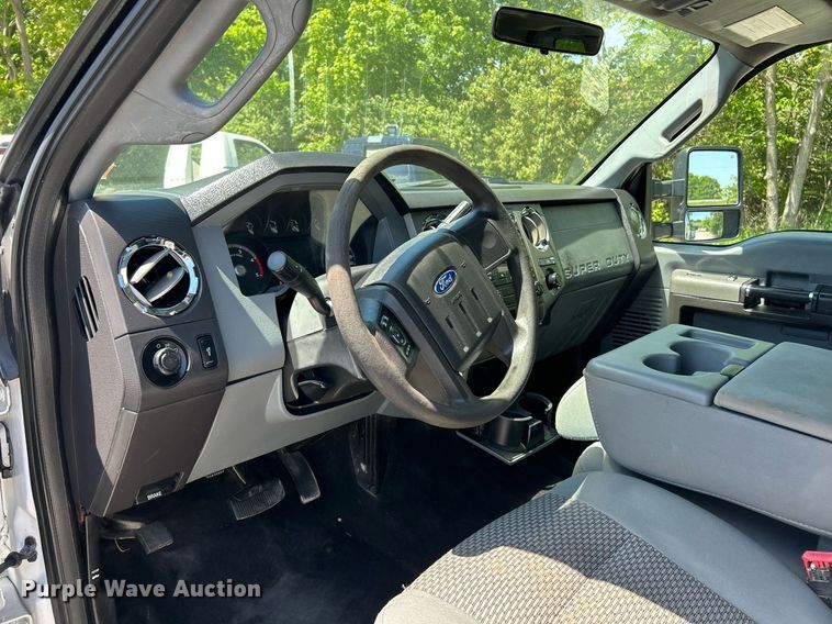 image for item EK8065 2011 Ford F550 Super Duty XLT  flatbed truck