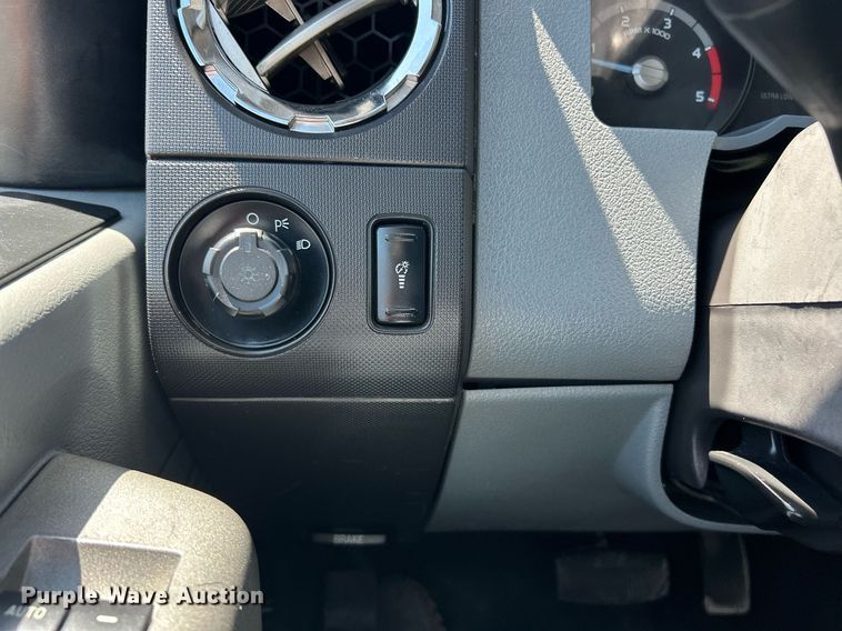 image for item EK8065 2011 Ford F550 Super Duty XLT  flatbed truck