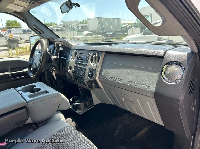 image for item EK8065 2011 Ford F550 Super Duty XLT  flatbed truck