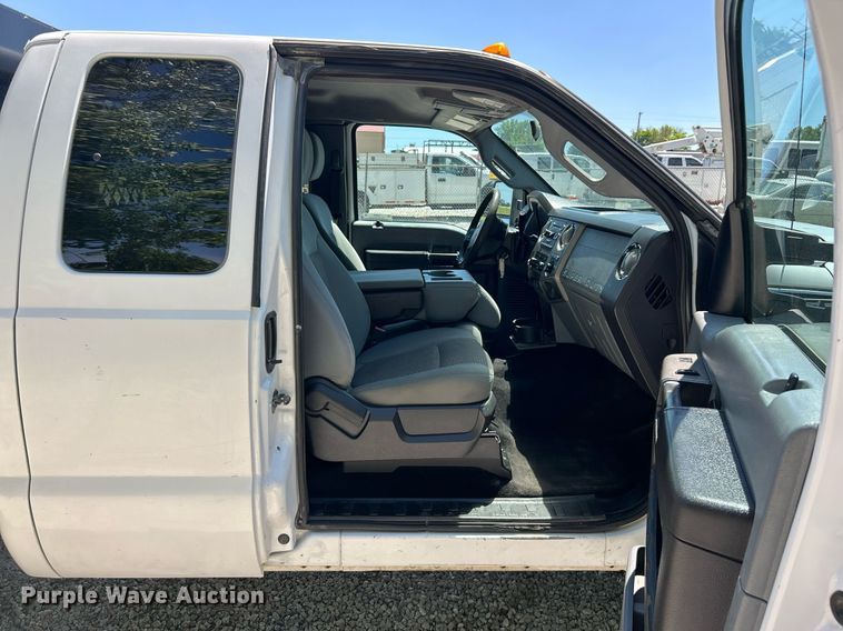 image for item EK8065 2011 Ford F550 Super Duty XLT  flatbed truck