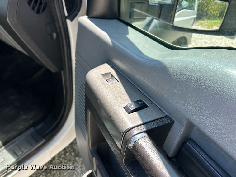 image for item EK8065 2011 Ford F550 Super Duty XLT  flatbed truck