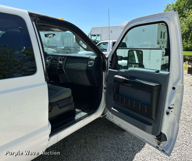 image for item EK8065 2011 Ford F550 Super Duty XLT  flatbed truck