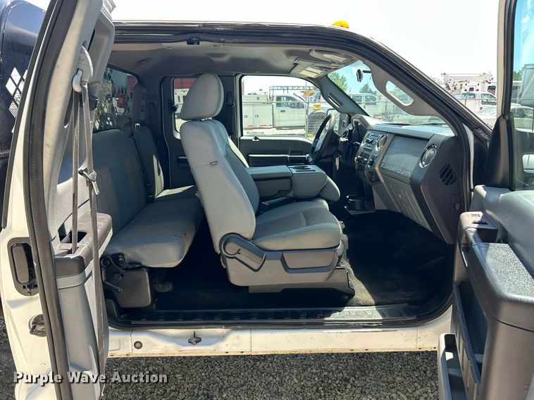 image for item EK8065 2011 Ford F550 Super Duty XLT  flatbed truck