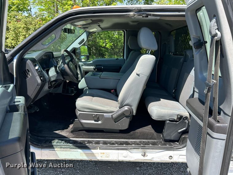 image for item EK8065 2011 Ford F550 Super Duty XLT  flatbed truck