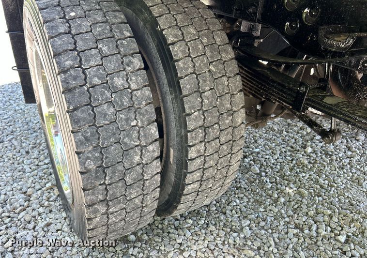 image for item EK8065 2011 Ford F550 Super Duty XLT  flatbed truck