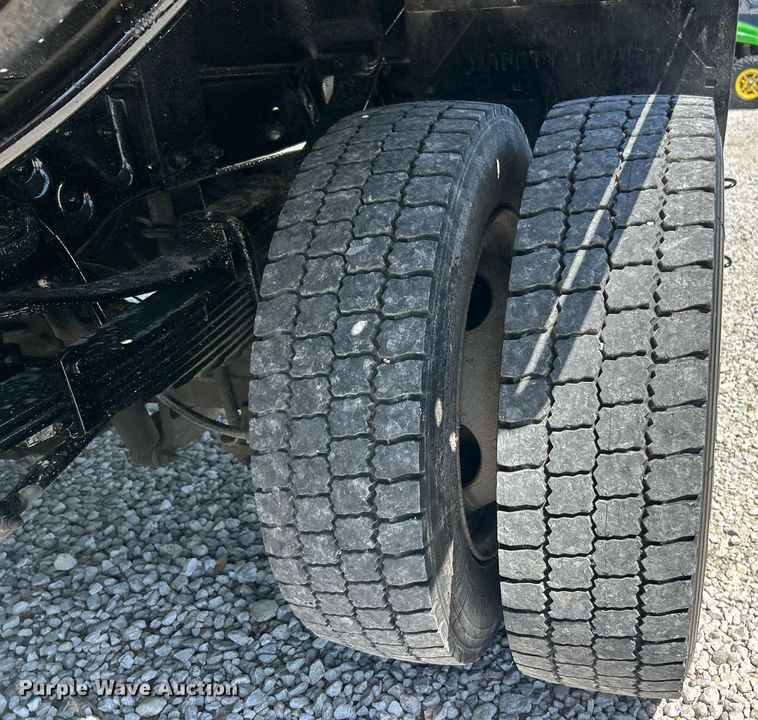 image for item EK8065 2011 Ford F550 Super Duty XLT  flatbed truck