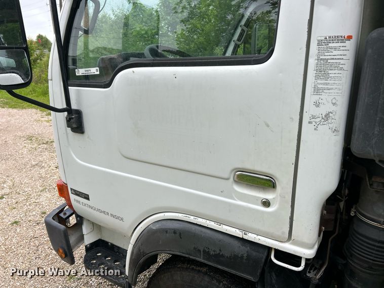 image for item EK8076 2007 UD Nissan UD1400 box truck