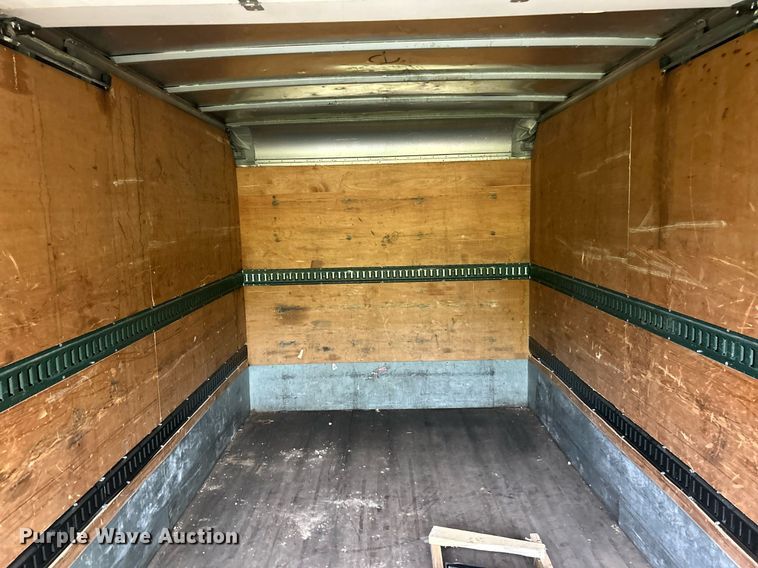 image for item EK8076 2007 UD Nissan UD1400 box truck