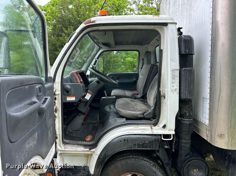 image for item EK8076 2007 UD Nissan UD1400 box truck