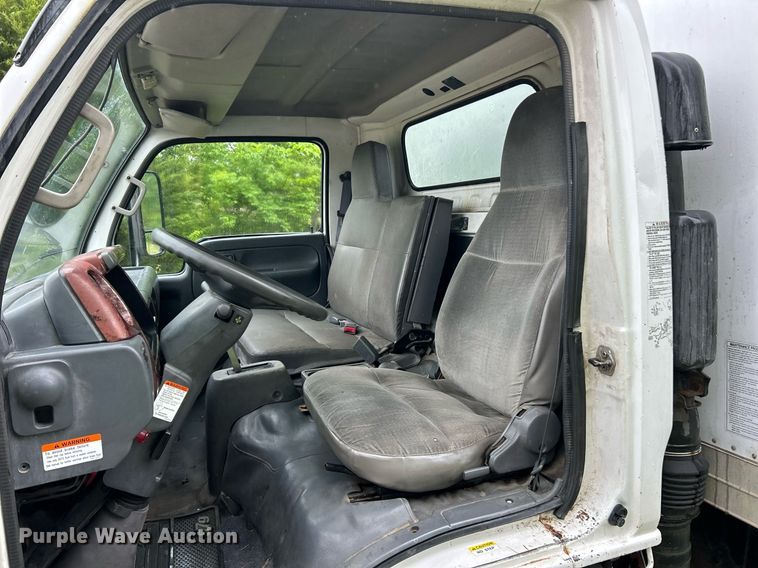 image for item EK8076 2007 UD Nissan UD1400 box truck