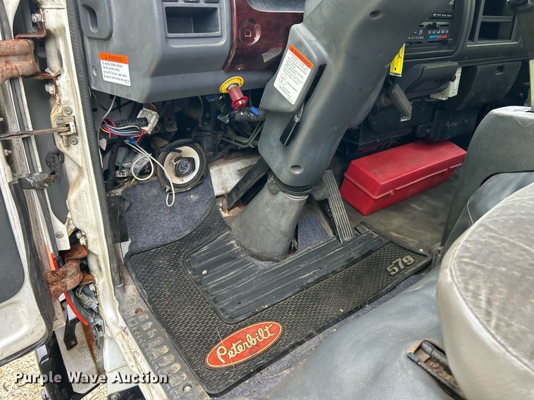 image for item EK8076 2007 UD Nissan UD1400 box truck