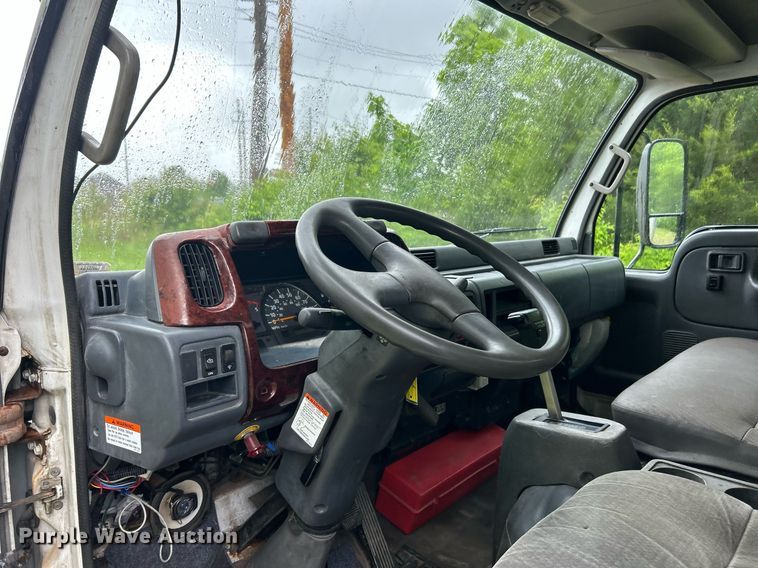 image for item EK8076 2007 UD Nissan UD1400 box truck