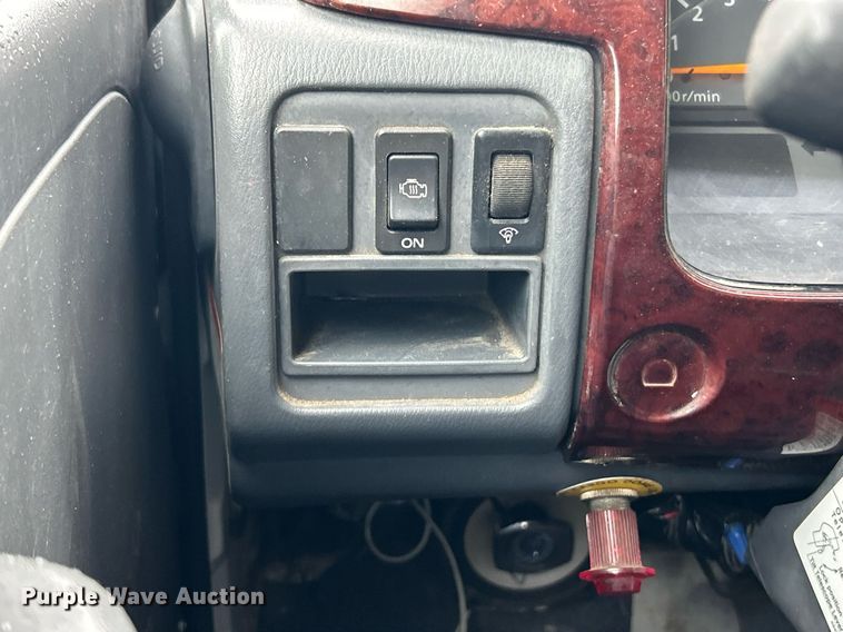 image for item EK8076 2007 UD Nissan UD1400 box truck