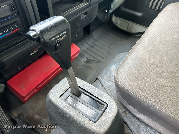 image for item EK8076 2007 UD Nissan UD1400 box truck